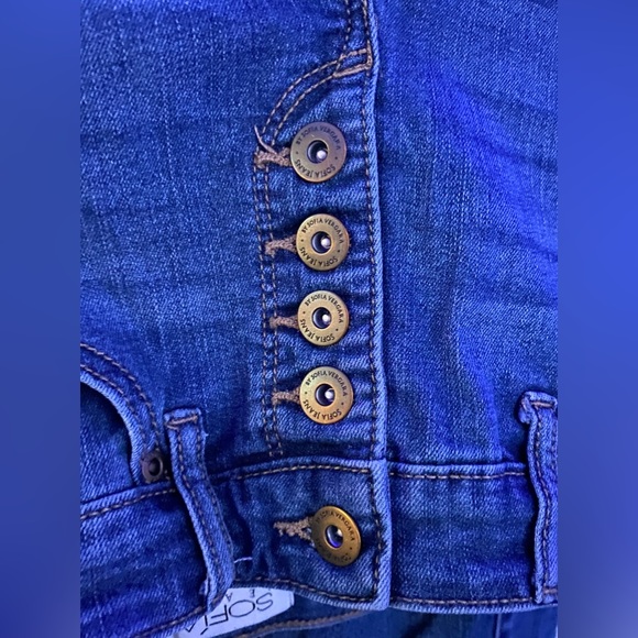 Dark Washed Flare Jeans💙 - Picture 2 of 5